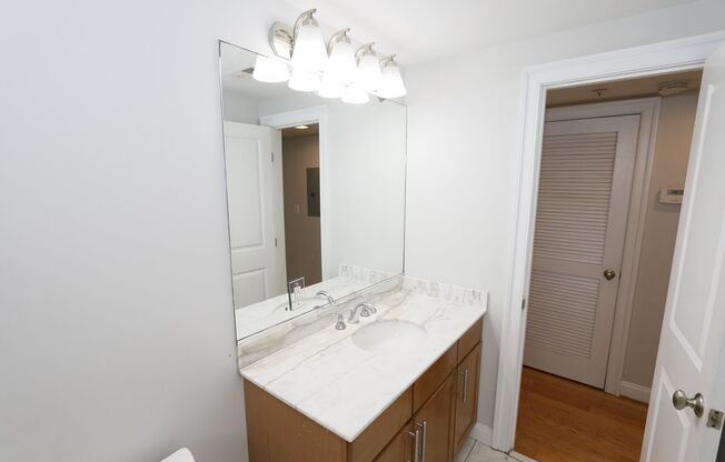 2 beds, 1 bath, 850 sqft, $2,100, Unit 1903-#104