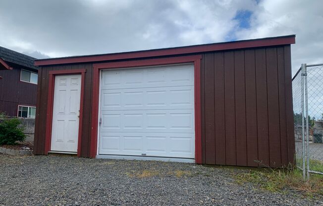 Cute One Bedroom Apartment with a Large Storage shed