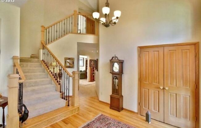 Spacious and Bright 4 Bedroom Home in Beaverton!