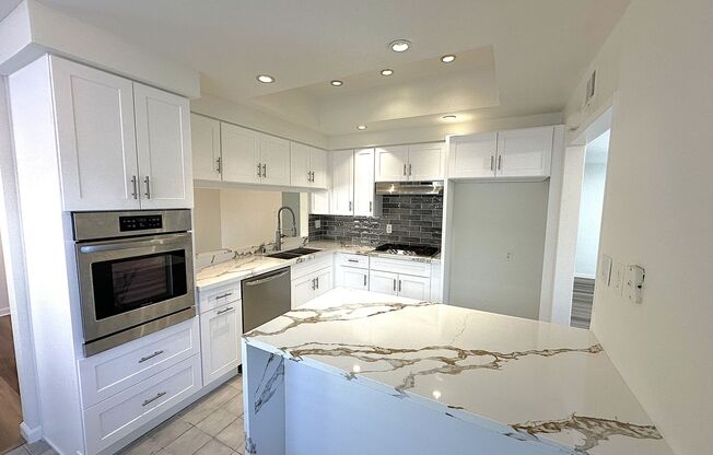 Spacious 3-Bedroom Retreat with Newly Renovated Kitchen in Lake Balboa!