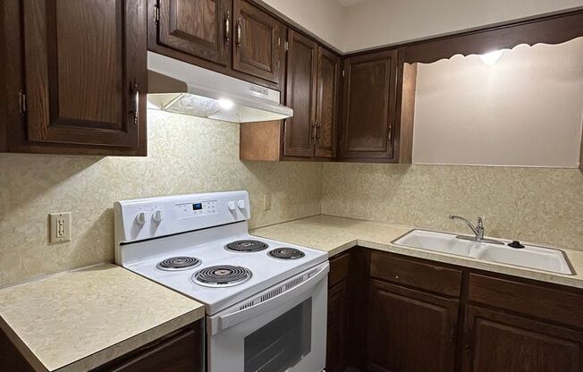 2 beds, 1 bath, 950 sqft, $875, Unit #7