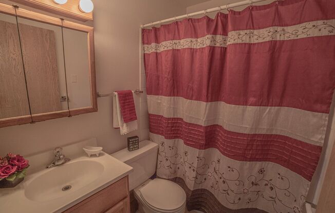 2 beds, 1 bath, 820 sqft, $825, Unit 320