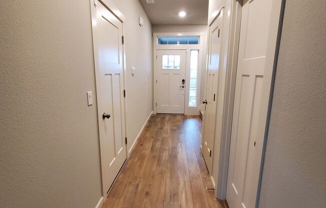 Newer 3 bedroom 2 bath home in SE Albany, close to LBCC, Easy drive to Corvallis, Lebanon or I-5