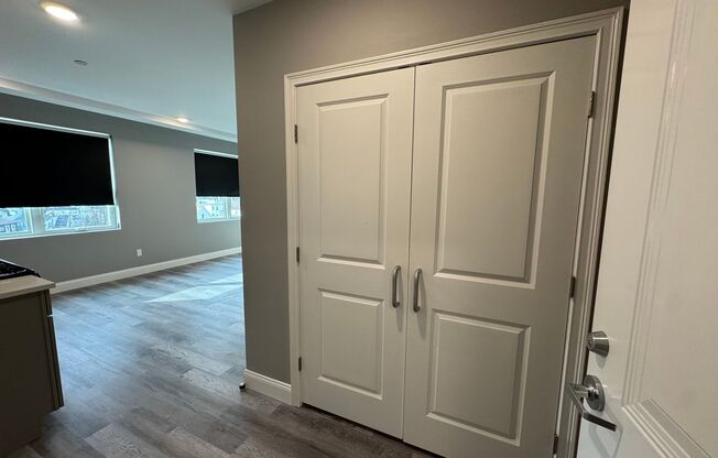 2 beds, 1 bath, 741 sqft, $2,700, Unit 213