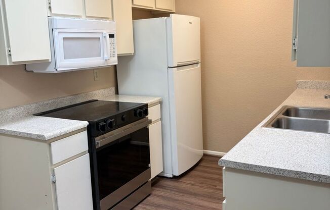**CHARMING 2 BEDROOM/2 BATHROOM PATIO HOME IN CHANDLER (CHANDLER BLVD & COOPER)**