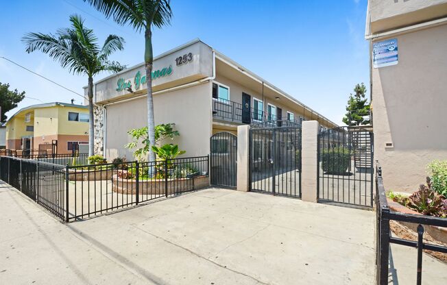Las Palmas Apartments