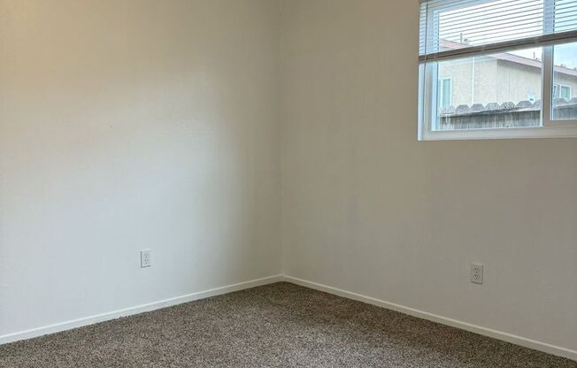 2 beds, 1 bath, $1,175, Unit 745 W Santa Fe Ave