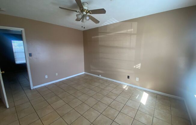 1 bed, 1 bath, 575 sqft, $925, Unit 600 Bob Little Rd #10