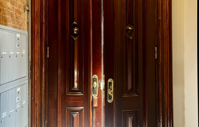 317 W 51 ST