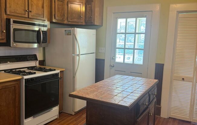 3 beds, 1 bath, $2,100