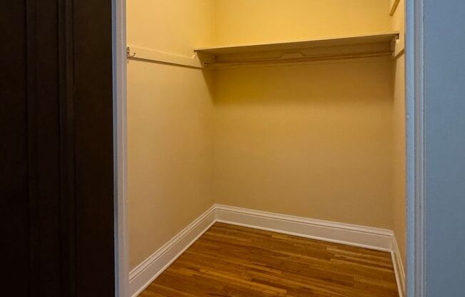 Studio, 1 bath, $995, Unit 24