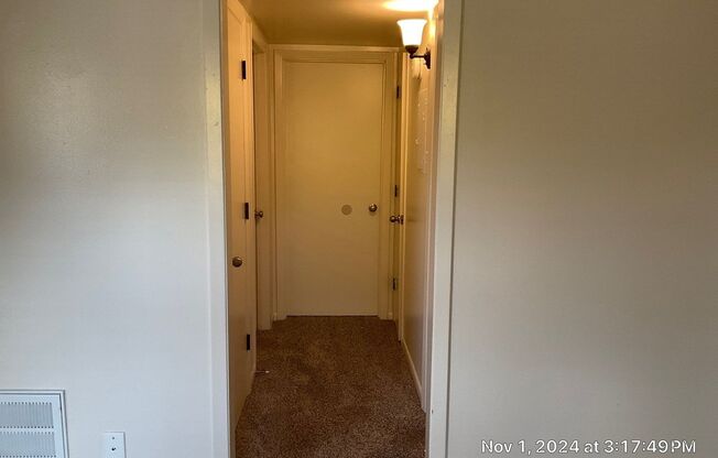 2 beds, 1 bath, 705 sqft, $1,095, Unit 02716-07