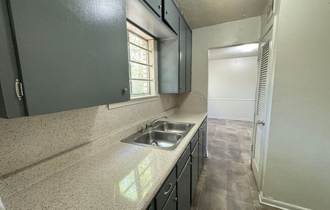 1 bed, 1 bath, 406 sqft, $525, Unit Apt 14