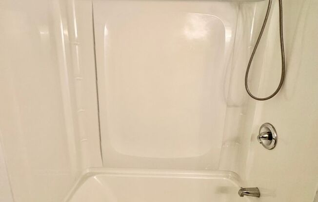 1 bed, 1 bath, 750 sqft, $1,195, Unit 404