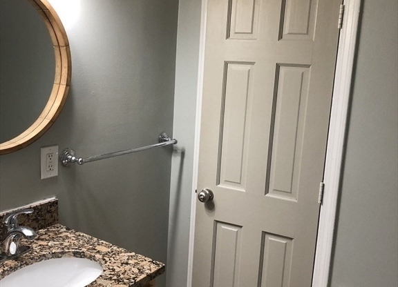 Studio, 1 bath, 400 sqft, $2,400, Unit 53