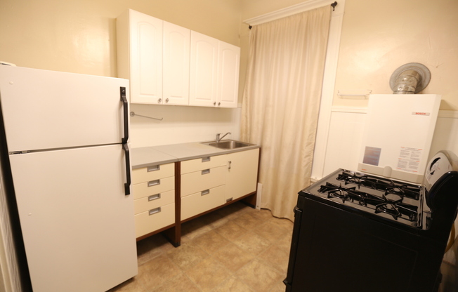 Studio, 1 bath, $1,950, Unit 835 Clayton St -1