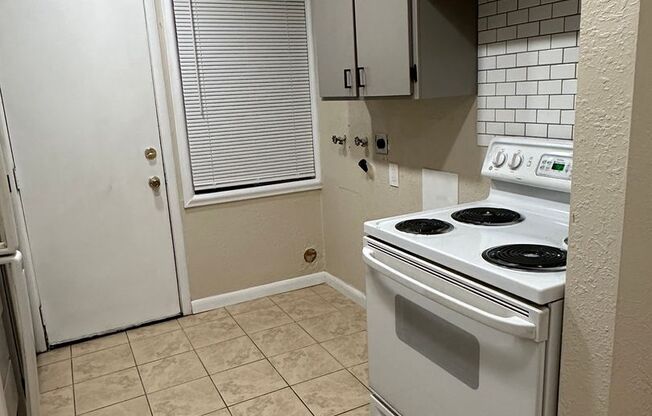 2 beds, 1 bath, $1,630