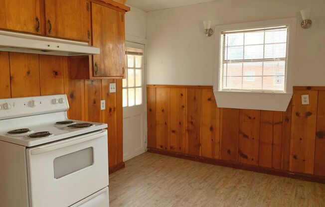 3 bed 2 bath July Move In - Pre-Leasing