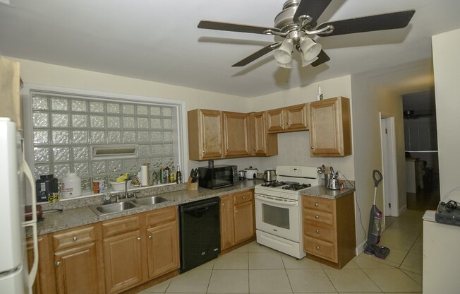 1436 Belmont