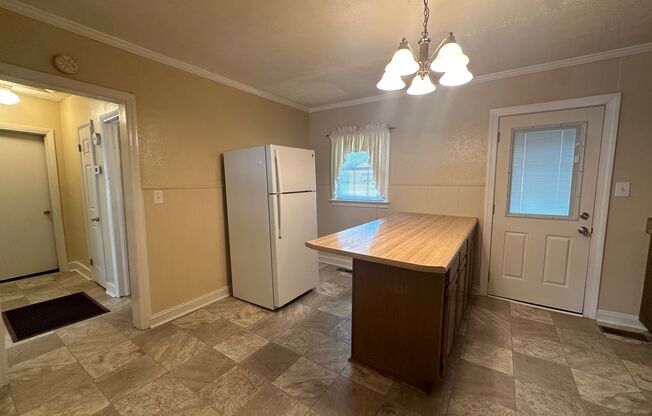 3 beds, 1 bath, $1,150