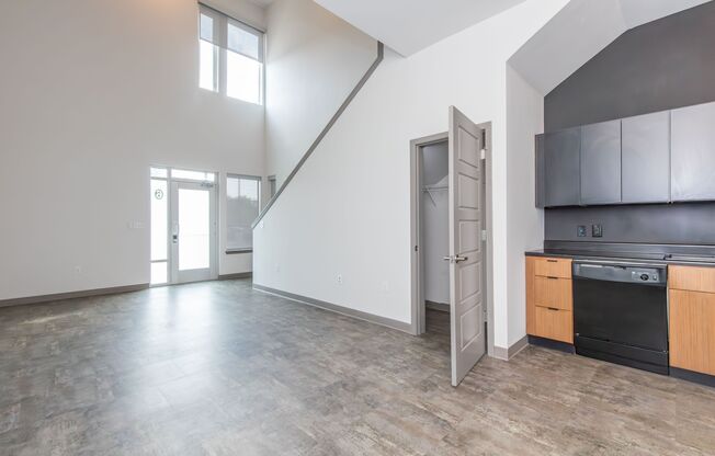 Trails Bend 1 Bed 1.5 Bath 918 sq ft Townhome Loft Living