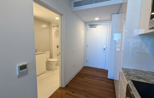 New Fully Furnished High Floor luxurious Studio with 1-Parking at 'A'ali'i