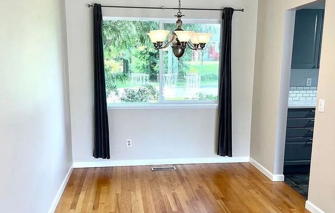 Beautiful Mid-Century four-bedroom Shoreline