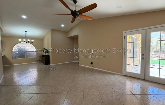 7568 W KERRY LN