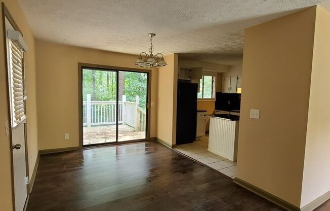 Conveniently Located 3 Bedroom 1 1/2 Bath Home In Gwinnett County!