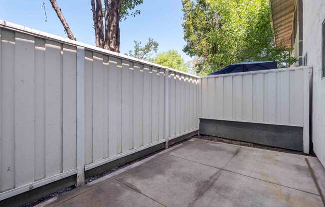One Bedroom Apartments in San Jose, CA - Los Gatos Creek - Private Outdoor Patio with High White Fence and Concrete Ground