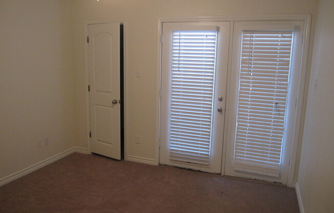 2 beds, 1 bath, $1,195