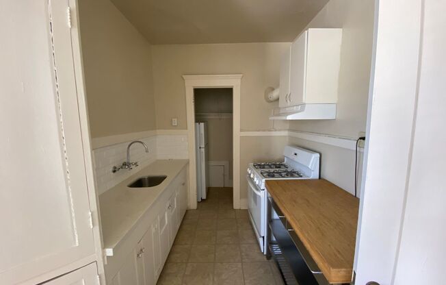 1 bed, 1 bath, $1,795, Unit 35