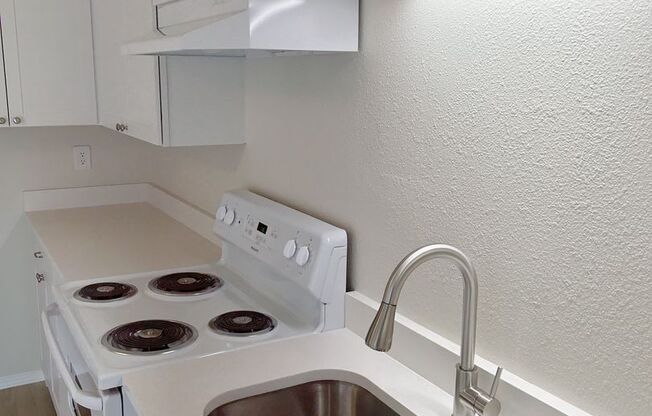 2 beds, 1 bath, $1,695, Unit 15