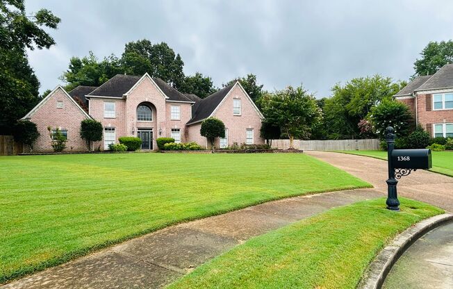 Beautiful Collierville home tucked away in a Cove! Offering over 4000 sq ft! 4brs with 2 bonus rooms and 4.5 bathrooms. Fully fenced in back yard. Pets welcome, fees apply.