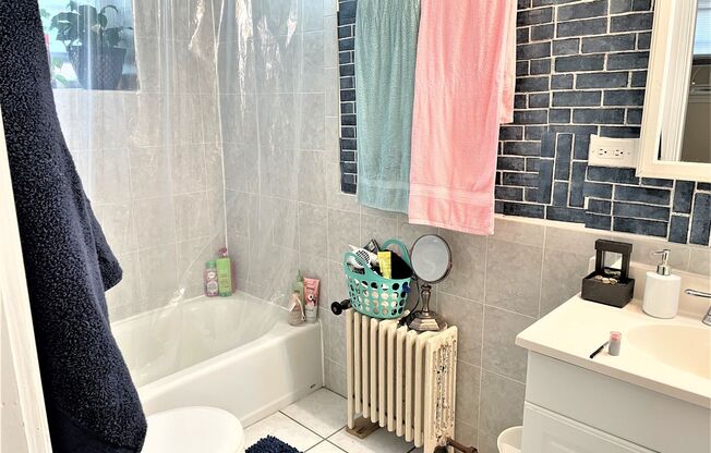 Studio, 1 bath, 750 sqft, $1,300, Unit 4400-G