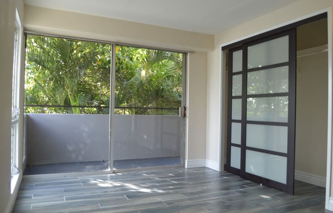 Napili Towers bedroom with closet and glass doors to the balcony