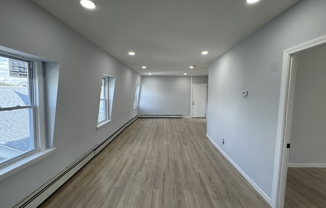 3 beds, 1 bath, 1,300 sqft, $2,300, Unit 3