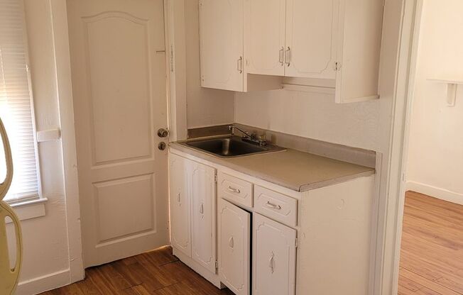 1 bed, 1 bath, $875, Unit 1145 W FILLMORE ST