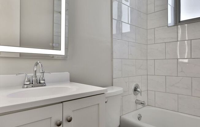 2 beds, 1 bath, $1,685, Unit 111