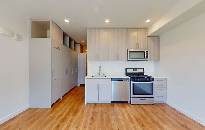 Studio, 1 bath, 473 sqft, $1,895, Unit 212