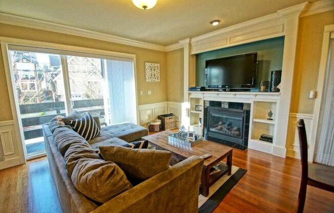 Chic Townhome in Fremont