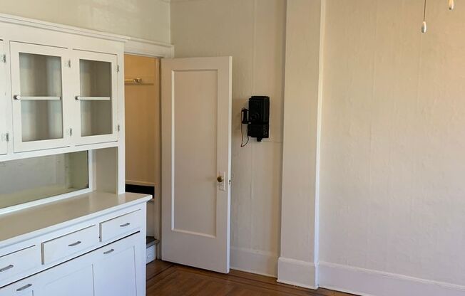 Studio, 1 bath, 375 sqft, $950, Unit 305