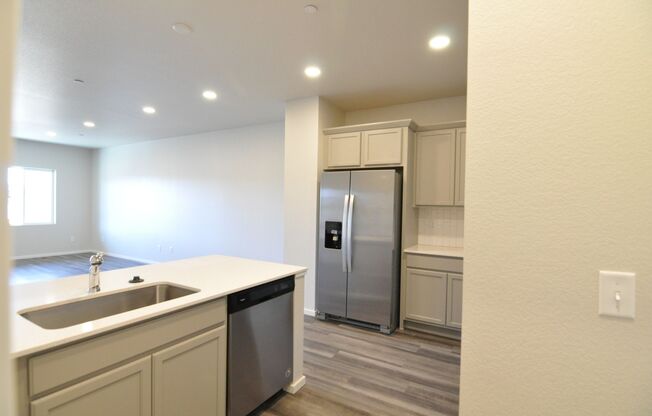 Beautiful 3-bed Townhome in a great location!