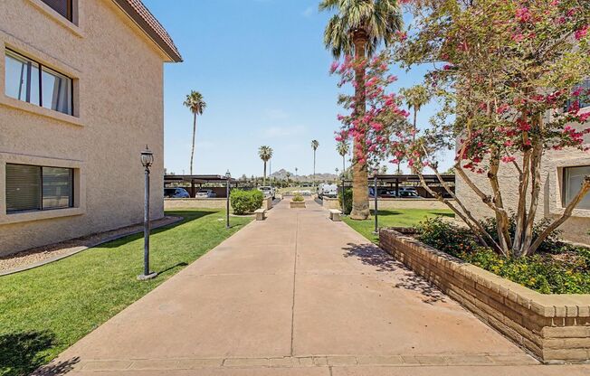 3033 E Devonshire , Adult Community , 1bed/1bath, very clean and move in ready!