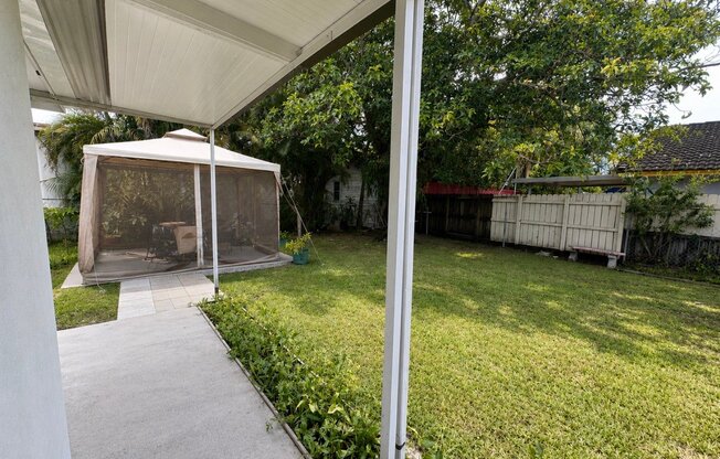 1041 NW 32 PL