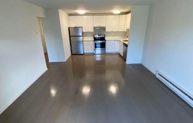 1 bed, 1 bath, 566 sqft, $2,375, Unit B4