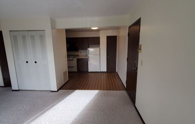 2 beds, 1 bath, 900 sqft, $850, Unit 305