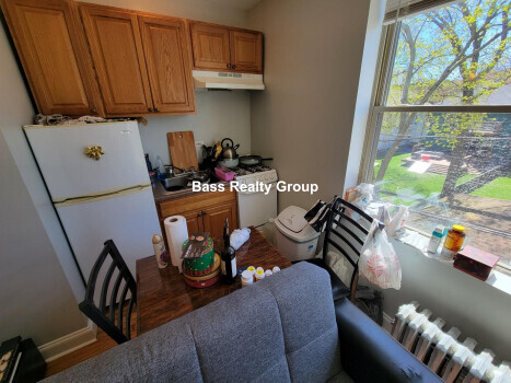 1345 W GREENLEAF AVE