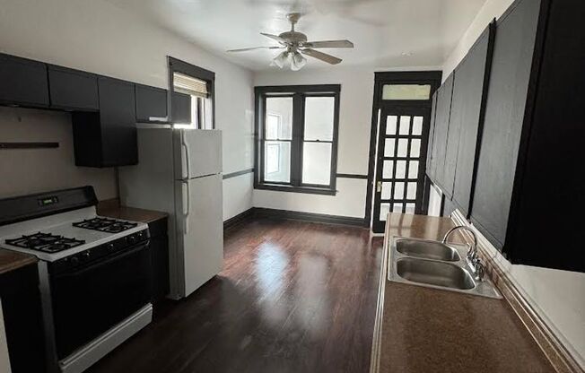 1 bed, 1 bath, $1,400