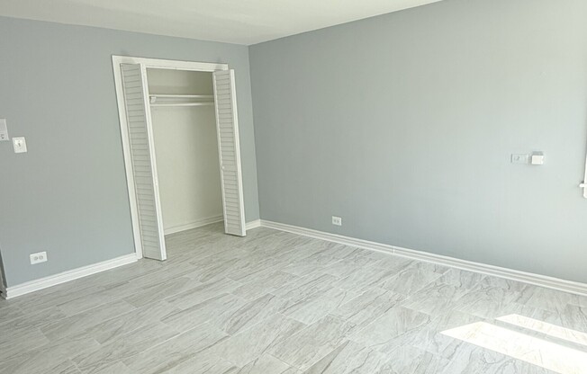 6715 N California Ave